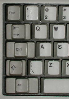 IBM PC/XTの83キー鍵盤のキー配列。Aの隣にCtrlがあることに注目。